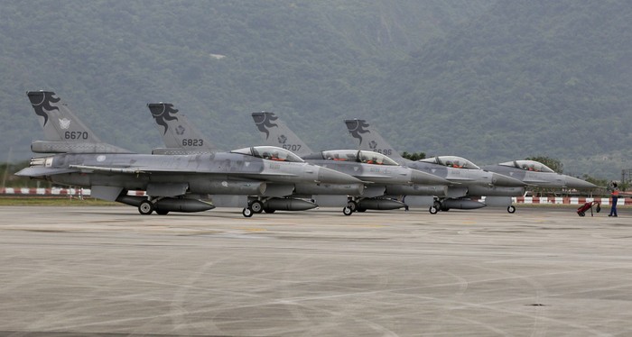 Tiêm kích F-16 của Không quân Đài Loan ở căn cứ Hualien phía Đông Đài Loan ngày 21/1/13.